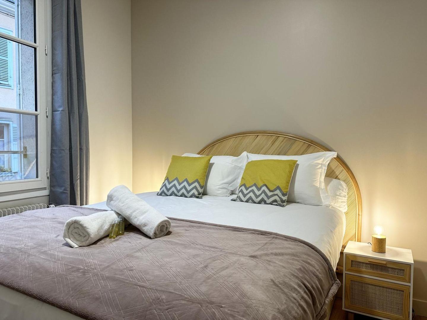 Le Saint Julien - Center - Self-entrance Apartment Chartres